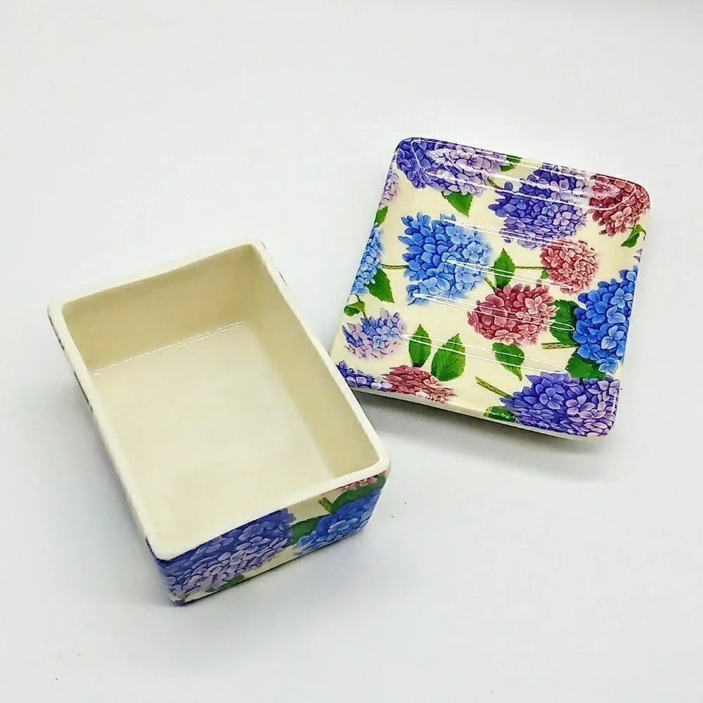 Shannonbridge Potteries Ireland Hydrangea Ceramic Covered Dish